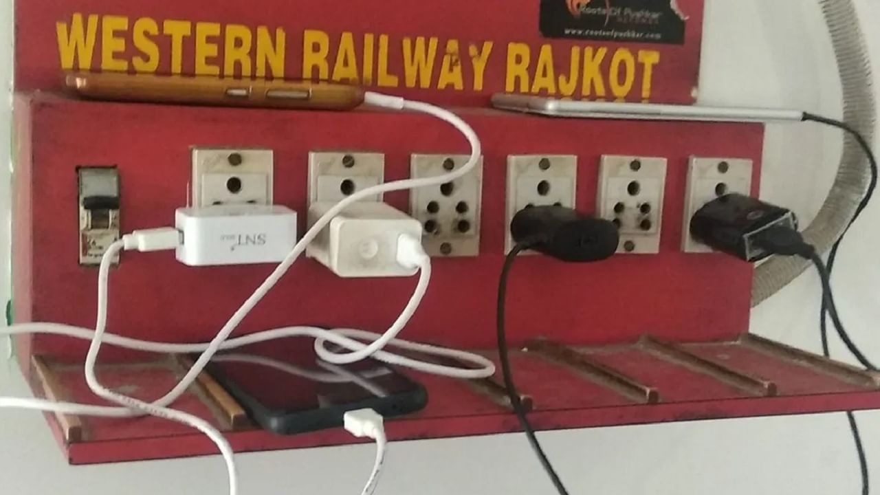 Be careful while charging the phone in public places, otherwise the phone will be lost – Marathi News |  Be careful while charging the phone in public places, otherwise private data will be hacked