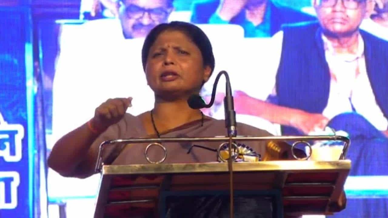 सुषमा अंधारे यांना मनीषा कायंदे यांच्यावर बोलण्याचा अधिकार नाही, शिवसेनेचा हल्लाबोल
