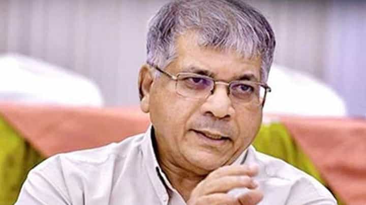 '...तर ऑक्टोबरमध्येच लोकसभा निवडणुका लागतील', प्रकाश आंबेडकर यांनी दिला संकेत '...तर ऑक्टोबरमध्येच लोकसभा निवडणुका लागतील', प्रकाश आंबेडकर यांनी दिला संकेत