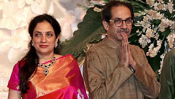 पक्षातील पडझड रोखण्यासाठी रश्मी ठाकरे मैदानात; नाशकात महिला मेळावा घेणार