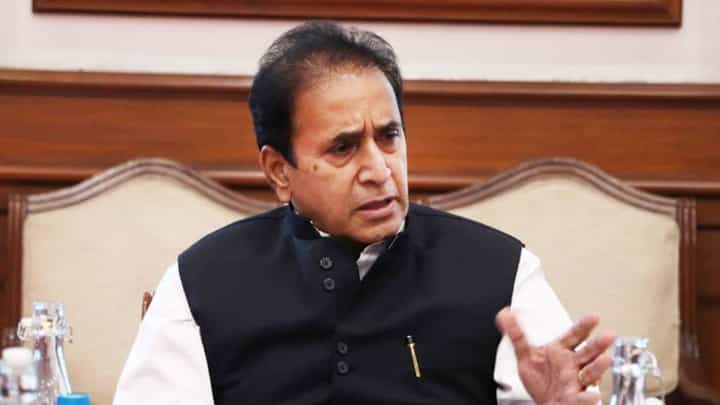 शिंदेंसह भाजपने धास्ती घेतली, त्यातूनच नागपूरच्या सभेला विरोध; देशमुखांची सडकून टीका शिंदेंसह भाजपने धास्ती घेतली, त्यातूनच नागपूरच्या सभेला विरोध; देशमुखांची सडकून टीका
