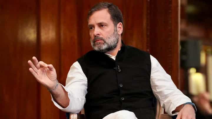 राहुल गांधी यांच्या विरोधात मानहानीचा दावा दाखल; काय कारण? पाहा... राहुल गांधी यांच्या विरोधात मानहानीचा दावा दाखल; काय कारण? पाहा...