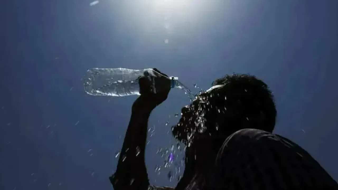 22 April 2023 Maharashtra Temperature : राज्यात पुन्हा पावसाचा अंदाज, आता तापमान वाढीतून सुटका मिळणार का?