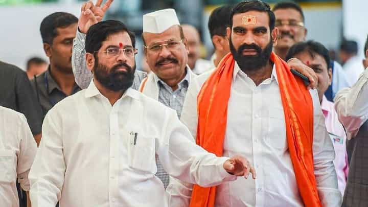 2024 ला नरेंद्र मोदी तर 2029 ला 'ही' व्यक्ती पंतप्रधान होणार; संतोष बांगर यांचा दावा 2024 ला नरेंद्र मोदी तर 2029 ला 'ही' व्यक्ती पंतप्रधान होणार; संतोष बांगर यांचा दावा