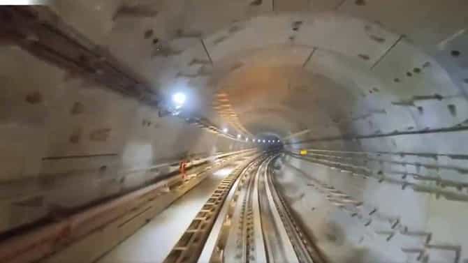 VIDEO : देशात पहिल्यांदाच धावली नदीखालून मेट्रो, कुठे झाली अंडर वॉटर मेट्रो ट्रायल