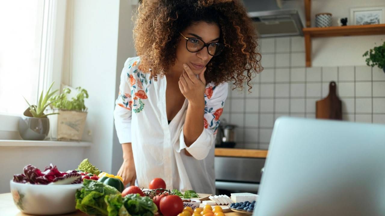 महिलांनी 'या' गोष्टींकडे लक्ष द्यावे! महिलांनी 'या' गोष्टींकडे लक्ष द्यावे!