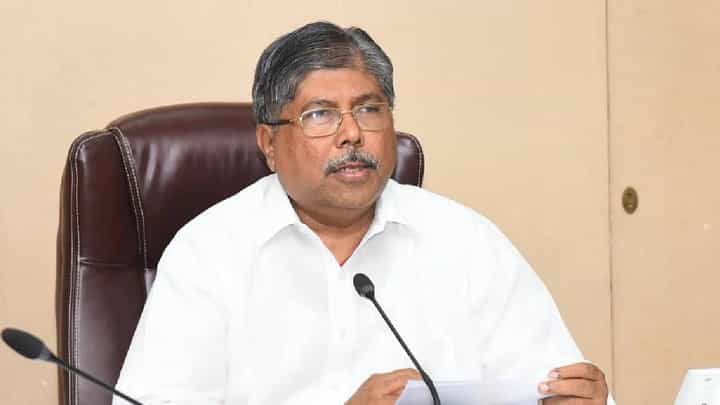 पुण्यातील पाणीप्रश्न मिटणार? चंद्रकांत पाटील यांनी सांगितला उपाय पुण्यातील पाणीप्रश्न मिटणार? चंद्रकांत पाटील यांनी सांगितला उपाय