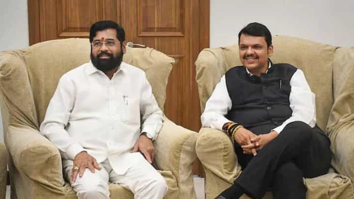 Shinde Fadnavis Government : मुळात हे सरकारच घटनाबाह्य; शिवसेना नेत्याचा शिंदे-फडणवीस सरकारवर हल्लाबोल Shinde Fadnavis Government : मुळात हे सरकारच घटनाबाह्य; शिवसेना नेत्याचा शिंदे-फडणवीस सरकारवर हल्लाबोल