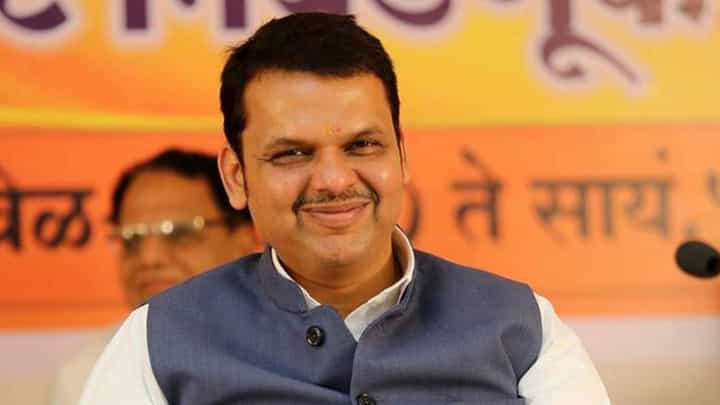 'त्यांची' वज्रमुठ तडा गेलेली, आमची विकासाची; फडणवीस यांनी मविआला छेडले 'त्यांची' वज्रमुठ तडा गेलेली, आमची विकासाची; फडणवीस यांनी मविआला छेडले