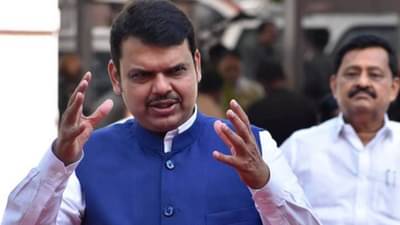 वज्रमुठवरील फडणवीसांच्या टीकेला आदित्य ठाकरेंच प्रत्युत्तर, म्हणाले…