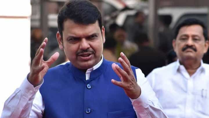 वज्रमुठवरील फडणवीसांच्या टीकेला आदित्य ठाकरेंच प्रत्युत्तर, म्हणाले... वज्रमुठवरील फडणवीसांच्या टीकेला आदित्य ठाकरेंच प्रत्युत्तर, म्हणाले...