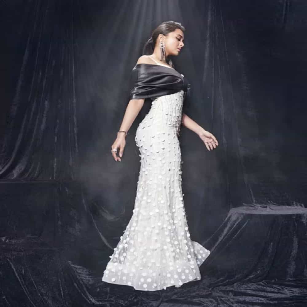 'बिग बॉस' फेम अभिनेत्री तेजस्वी प्रकाश (Tejasswi Prakash) हिचे फोटो सध्या सोशल मीडियावर तुफान व्हायरल होत आहे.