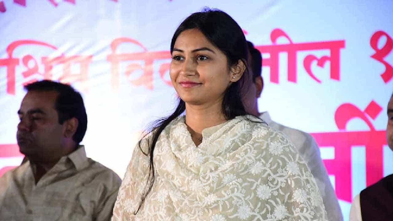 सावरकरांची बदनामी करणाऱ्यांमध्ये शिवानी वडेट्टीवार यांचंही आता अॅडमिशन झालंय