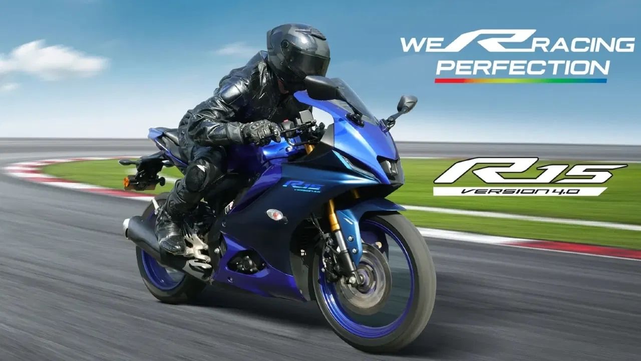 Yamaha R15 V4 : यामाहाच्या आर 15 व्ही 4 या बाइकमध्येही ट्रॅक्शन कंट्रोल सिस्टम आहे. या व्यतिरिक्त यात यूनी डायरेक्शनल क्विक शिफ्टरसारखे फीचर्सही आहेत.भारतात या गाडीची एक्स शोरुम किंमत 1,80,900 रुपये आहे. (Photo: Yamaha)