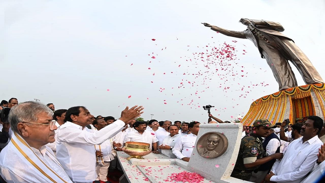 डॉ. बाबासाहेब आंबेडकर यांचे देशातील सर्वात मोठे भव्य स्मारक हे ठरेल. याची उंची १२५ फूट असून याचे सर्व काम पूर्ण झाले आहे. ११.४ एकरात दीडशे कोटी रुपये खर्चून हे स्मारक उभारण्यात आले आहे.