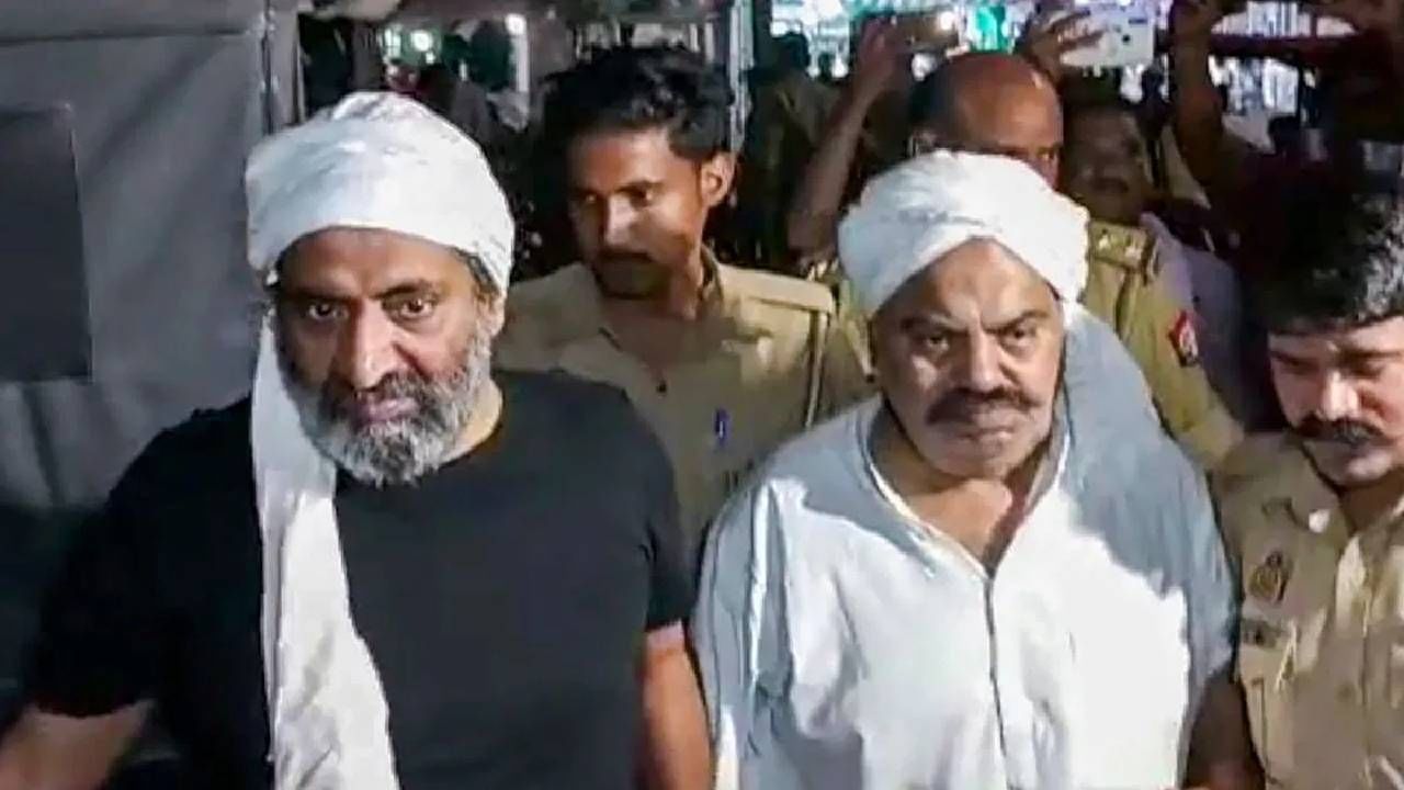 Atiq Ahmed Murder Live Video : संधीच दिली नाही, अतिक आणि अशरफ यांचा 10 सेकंदात खेळ खल्लास; व्हिडीओ व्हायरल