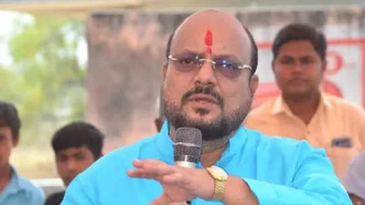 डोळा मारणे सुरूच... अजितदादा भाजपसोबत जाणार असल्याच्या चर्चेवर गुलाबराव पाटील म्हणाले, लग्न व्हायचं असेल तर... डोळा मारणे सुरूच... अजितदादा भाजपसोबत जाणार असल्याच्या चर्चेवर गुलाबराव पाटील म्हणाले, लग्न व्हायचं असेल तर...