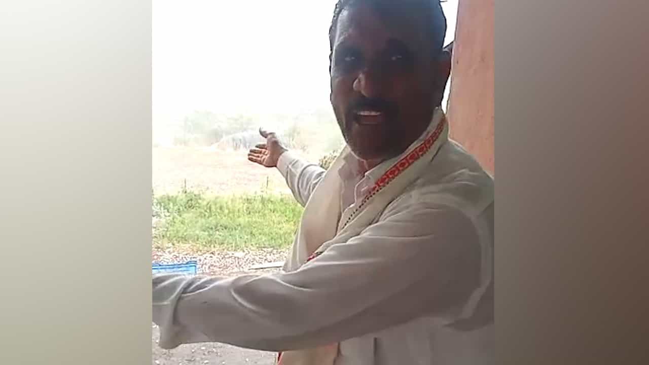 कधी थांबणार ही परवड; अवकाळी पाऊस आणि गारपीट झाल्याने शेतकऱ्याचा आक्रोश कधी थांबणार ही परवड; अवकाळी पाऊस आणि गारपीट झाल्याने शेतकऱ्याचा आक्रोश
