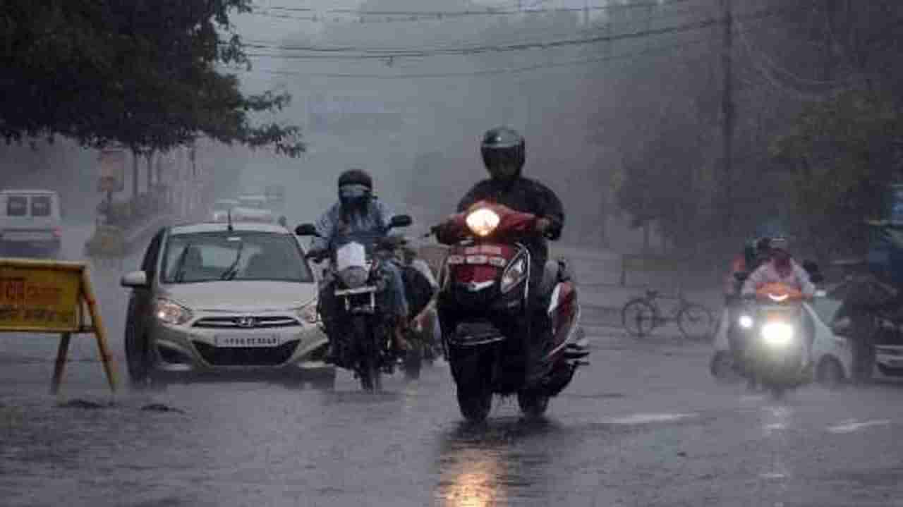 Unseasonal Rain : या जिल्ह्याला पावसाने झोडपले, रस्त्यांची चाळण, वीज पुरवठा खंडित