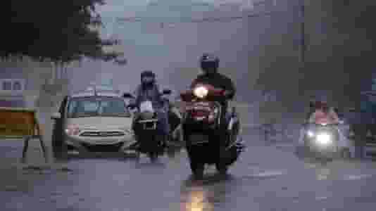 इगतपुरीत तासभर गारपीट, फळभाज्याचं मोठं नुकसान; टीव्ही 9 शी बोलताना शेतकऱ्यांना अश्रू अनावर