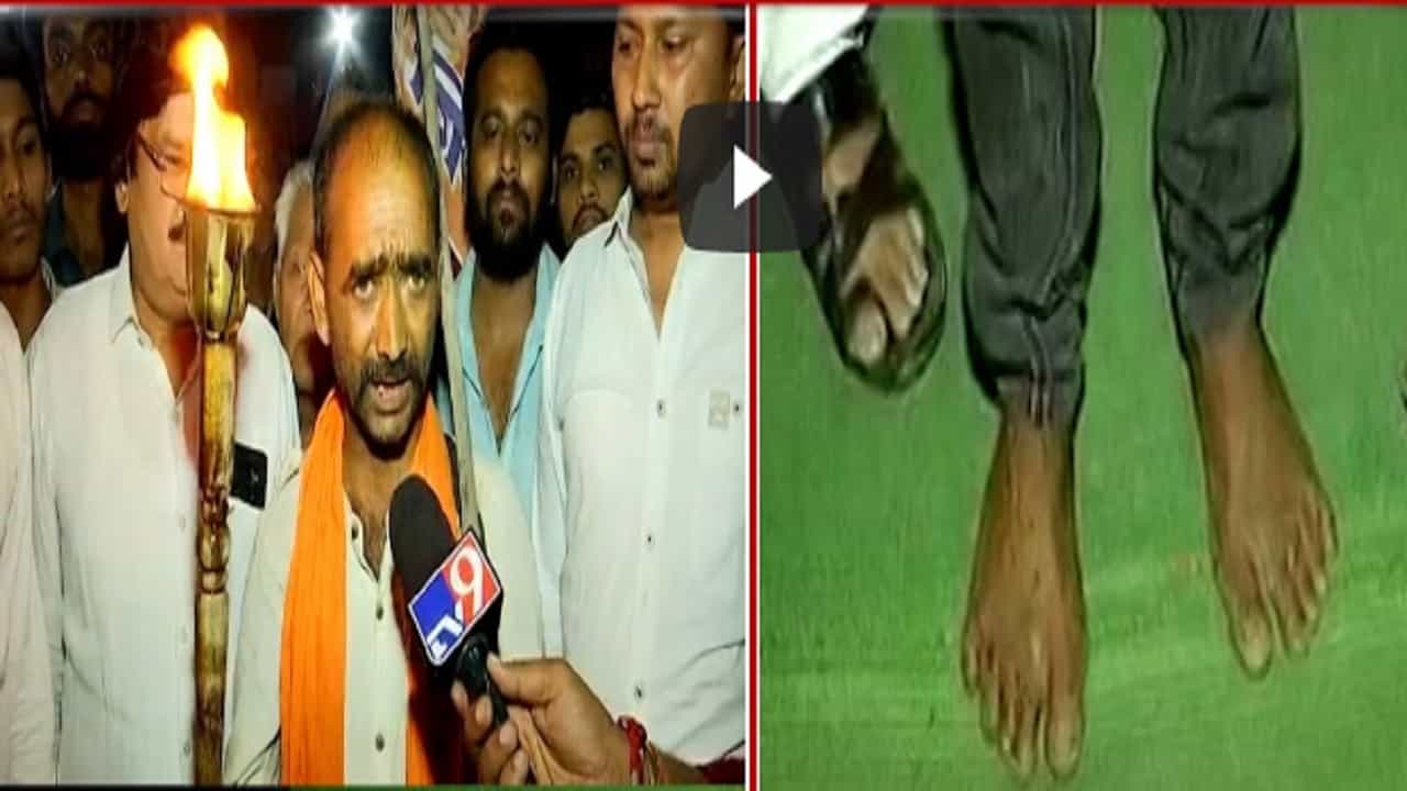 हाती मशाल अन् १५ किमी अनवाणी प्रवास, उद्धव ठाकरे यांचा कोण आहे ‘तो’ निष्ठावंत शिवसैनिक? हाती मशाल अन् १५ किमी अनवाणी प्रवास, उद्धव ठाकरे यांचा कोण आहे ‘तो’ निष्ठावंत शिवसैनिक?