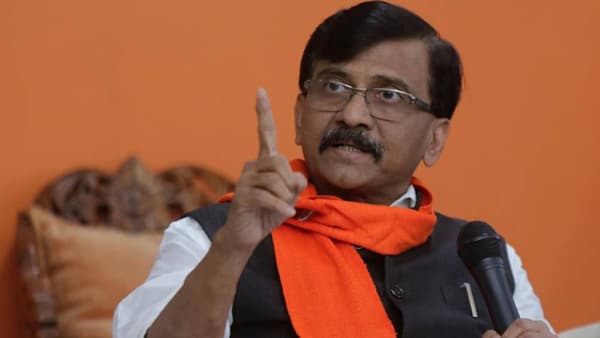 उसणं अवसान आणून बोलणाऱ्यांकडे आम्ही लक्ष देत नाही; शिवसेना नेत्याची राऊत यांच्यावर टीका