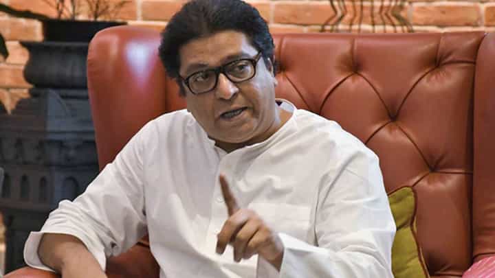 बीडीडी चाळीतल्या रहिवाशांना राज ठाकरे यांचा आदेश; सांगितलं, तो पर्यंत... बीडीडी चाळीतल्या रहिवाशांना राज ठाकरे यांचा आदेश; सांगितलं, तो पर्यंत...