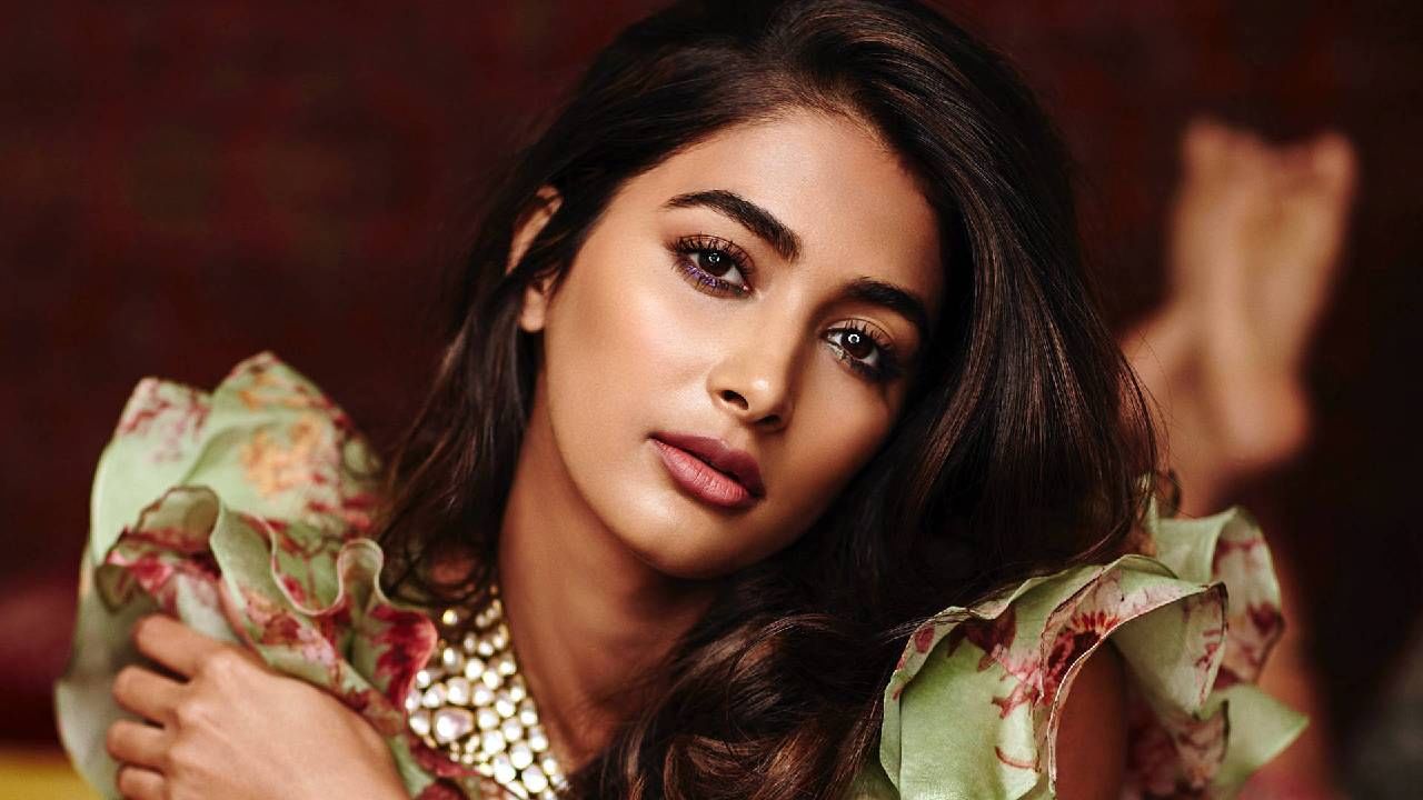 Pooja Hegde | चित्रपट निर्मात्याने दिली पूजा हेगडे हिला आलिशान कार गिफ्ट?, अभिनेत्रीने केला मोठा खुलासा