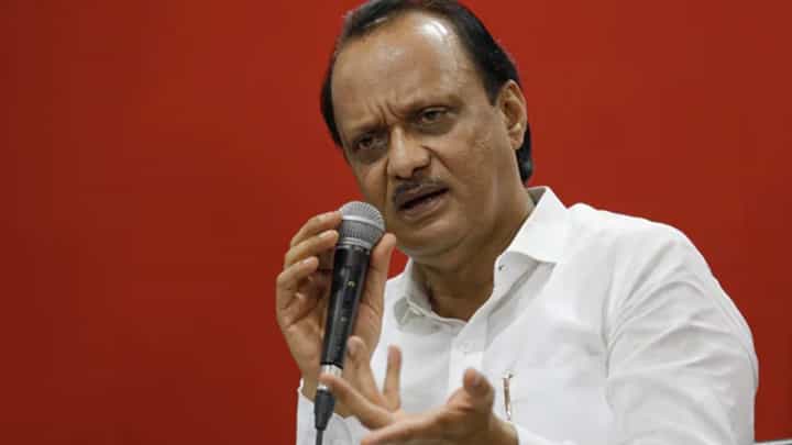 अजित पवार भाजपच्या वाटेवर? राजकीय भूकंपाच्या चर्चांवर स्पष्ट म्हणाले, 'मी आमदारांची बैठक बोलवली...' अजित पवार भाजपच्या वाटेवर? राजकीय भूकंपाच्या चर्चांवर स्पष्ट म्हणाले, 'मी आमदारांची बैठक बोलवली...'