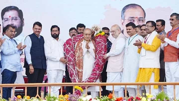 सूर्य जरा जास्त कोपला!; महाराष्ट्र भूषण कार्यक्रमातील दुर्घटनेवर सामनातून भाष्य सूर्य जरा जास्त कोपला!; महाराष्ट्र भूषण कार्यक्रमातील दुर्घटनेवर सामनातून भाष्य