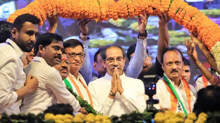 मविआ सत्तेसाठी एकत्र, पण त्यांचे विचार एक नाहीत! त्यामुळे वज्रमूठ सभा यशस्वी होणार नाही मविआ सत्तेसाठी एकत्र, पण त्यांचे विचार एक नाहीत! त्यामुळे वज्रमूठ सभा यशस्वी होणार नाही