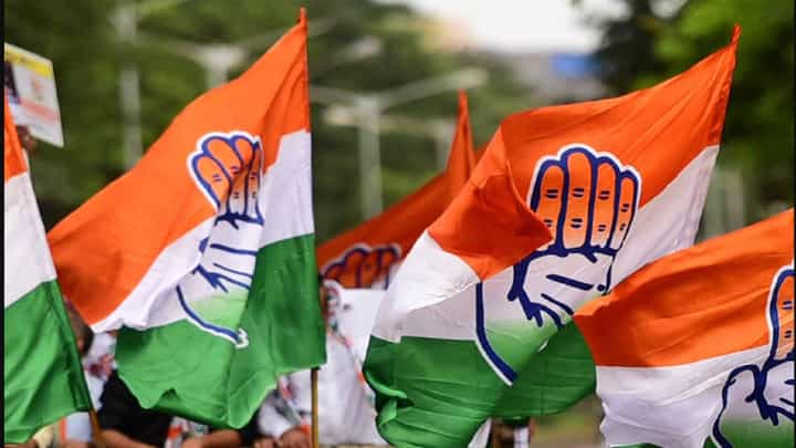 भाजपला मोठा झटका, 'या' माजी मुख्यमंत्र्यांचा काँग्रेसमध्ये पक्ष प्रवेश भाजपला मोठा झटका, 'या' माजी मुख्यमंत्र्यांचा काँग्रेसमध्ये पक्ष प्रवेश