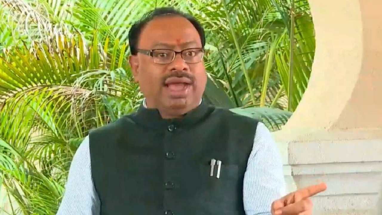 बावनकुळे, दिवसा ढवळ्या मुंगेरीलालचे स्वप्न पाहू नका.. अजितदादांवरून कुणी सुनावलं? बावनकुळे, दिवसा ढवळ्या मुंगेरीलालचे स्वप्न पाहू नका.. अजितदादांवरून कुणी सुनावलं?