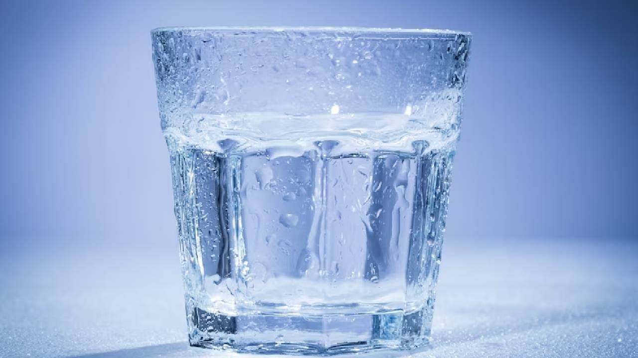 सावधान.. उन्हाळ्यात चुकूनही पिऊ नका गारेगार पाणी, अन्यथा शरीराला या आजारांचा धोका Marathi News