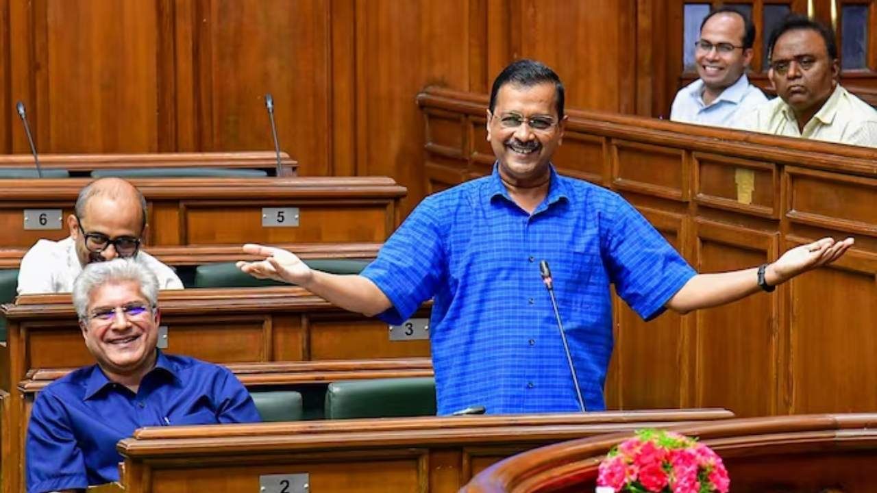 एक होता राजा, चौथी पास, मित्रासोबत देश लुटला, बँका लुटल्या.., केजरीवाल यांनी भर विधानसभेत सांगितली गोष्ट Video एक होता राजा, चौथी पास, मित्रासोबत देश लुटला, बँका लुटल्या.., केजरीवाल यांनी भर विधानसभेत सांगितली गोष्ट Video