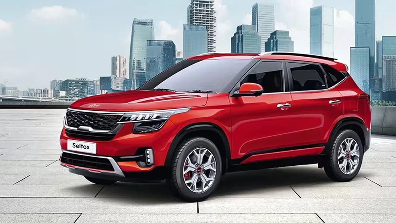 Kia Seltos Facelift : किया सेल्टोसच्या फेसलिफ्ट मॉडेलची अनेक दिवसांपासून प्रतीक्षा होती. आगामी मॉडेल नवीन अपडेट्ससह सादर केले जाऊ शकते. सध्या या कारचा समावेश देशातील सर्वाधिक विकल्या जाणाऱ्या मध्यम आकाराच्या एसयूव्हीमध्ये झाला आहे. (प्रातिनिधीक फोटो: Kia)