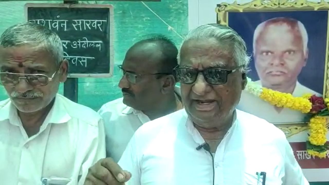 थकीत पगार आणि अन्य मागण्यांसाठी 72 दिवस आंदोलन, अस्वस्थ वाटू लागल्याने रुग्णालयात नेले, पण... थकीत पगार आणि अन्य मागण्यांसाठी 72 दिवस आंदोलन, अस्वस्थ वाटू लागल्याने रुग्णालयात नेले, पण...