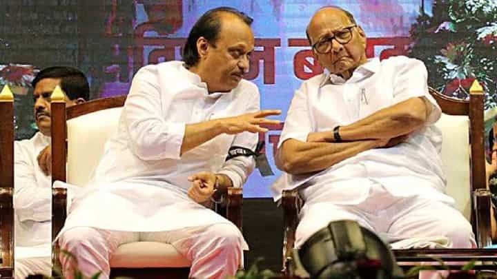 अजित पवार भाजपच्या वाटेवर असल्याच्या चर्चांना उधाण; पहाटेच्या शपथविधी उपस्थित आमदाराची आता भूमिका काय? अजित पवार भाजपच्या वाटेवर असल्याच्या चर्चांना उधाण; पहाटेच्या शपथविधी उपस्थित आमदाराची आता भूमिका काय?