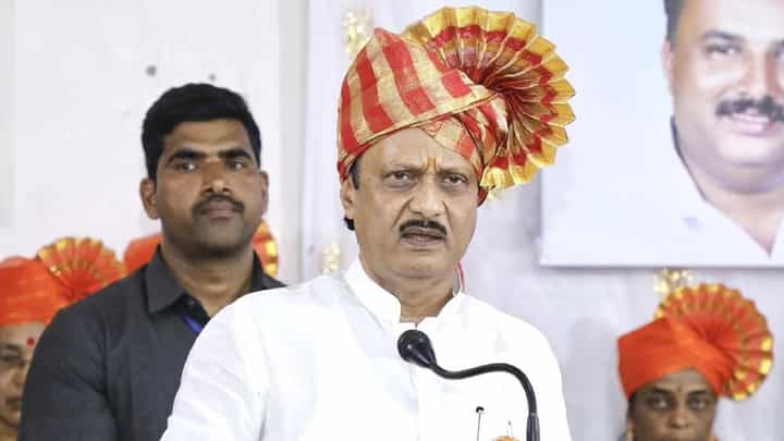 अजित पवार शरद पवार यांच्याच परवानगीने भाजपमध्ये जाणार; 'या' आमदाराचा दावा अजित पवार शरद पवार यांच्याच परवानगीने भाजपमध्ये जाणार; 'या' आमदाराचा दावा