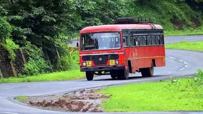 लोकांनी एसटीमध्ये कचरा केला, मग या महिलेने जे केले त्याचा व्हिडिओ झाला तुफान व्हायरल