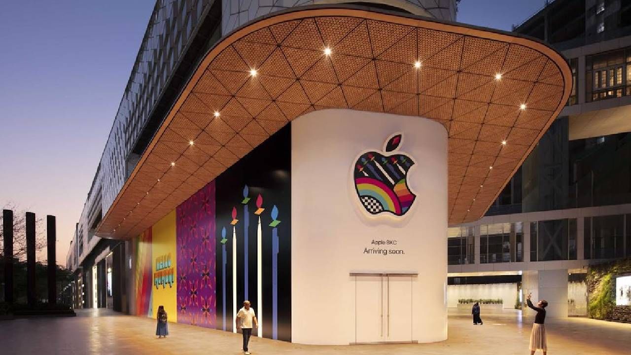 Apple Store in India: Neither cut the red ribbon, nor used the scissors… Tim Kukni did the opening of the Apple Store – Marathi News |  First Apple store in India, Mumbai launched by ceo Tim cook, tech news