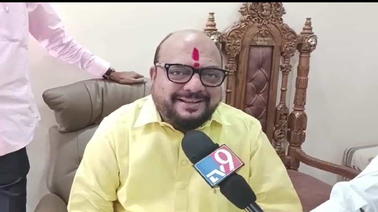 जळगाव हे 'जलने वाला भी है, और जल वाला भी है', असं गुलाबराव पाटील का म्हणाले? जळगाव हे 'जलने वाला भी है, और जल वाला भी है', असं गुलाबराव पाटील का म्हणाले?