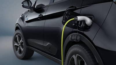 Automobile: टाटाची ही EV एसयूव्ही देणार 453 किमी रेंज, किती आहे किंमत