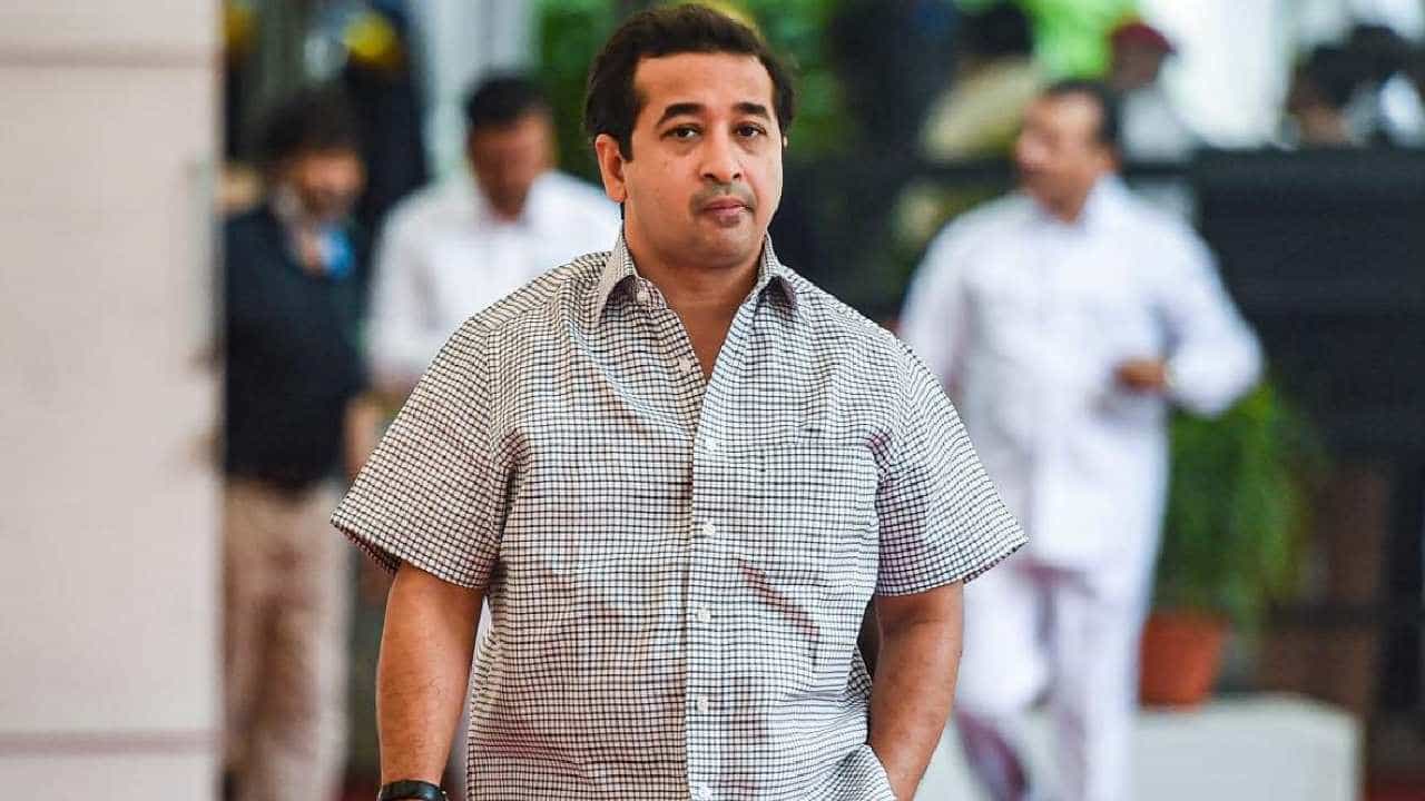 शर्टाच्या गुंडी एवढी नितेश राणे यांची उंची, ते नजरेला नजर मिळू शकत नाहीत