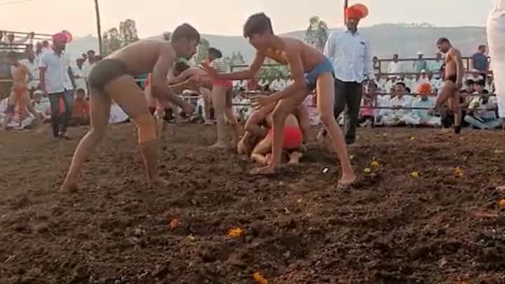 पुण्याच्या भोरमधील गवडी गावात 200 पैलवानांची लढत पुण्याच्या भोरमधील गवडी गावात 200 पैलवानांची लढत