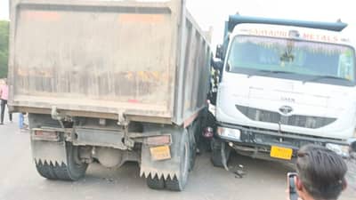 भीषण अपघात! दोन हायवात अख्खं कुटुंब चिरडलं, बाप-लेक जागीच ठार, पत्नी गंभीर जखमी