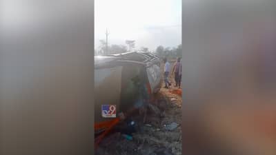 लग्न समारंभ आटोपून घरी परतत होते वऱ्हाडी, वाटेतच... अन् रात्रीच्या अंधारात एकच किंकाळी उडाली !