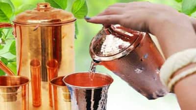 तांब्याच्या भांड्यातलं पाणी आरोग्यासाठी उत्तम, पण या लोकांसाठी हानिकारक!