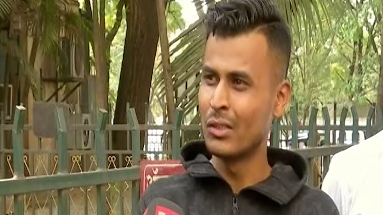 पुण्यात रॅपरची जाहीर माफी, गाणंही मागे घेतलं, नेमकं प्रकरण काय? पुण्यात रॅपरची जाहीर माफी, गाणंही मागे घेतलं, नेमकं प्रकरण काय?