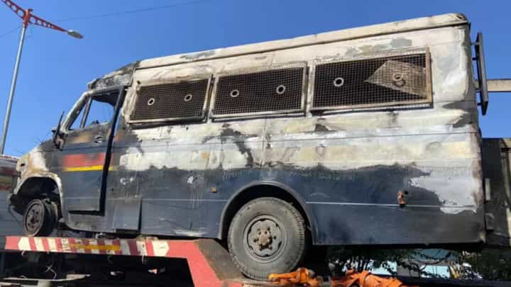 छत्रपती संभाजीनगरमध्ये पोलिसांकडून 9 अल्पवयीनांना अटक; काय आहे प्रकरण? छत्रपती संभाजीनगरमध्ये पोलिसांकडून 9 अल्पवयीनांना अटक; काय आहे प्रकरण?
